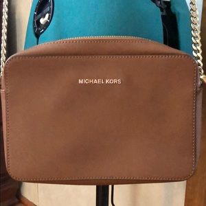 Micheal Kors crossbody purse